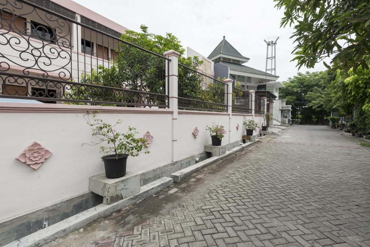 Koolkost Syariah Near Upn Veteran Hotel Medokanayu Eksteriør billede